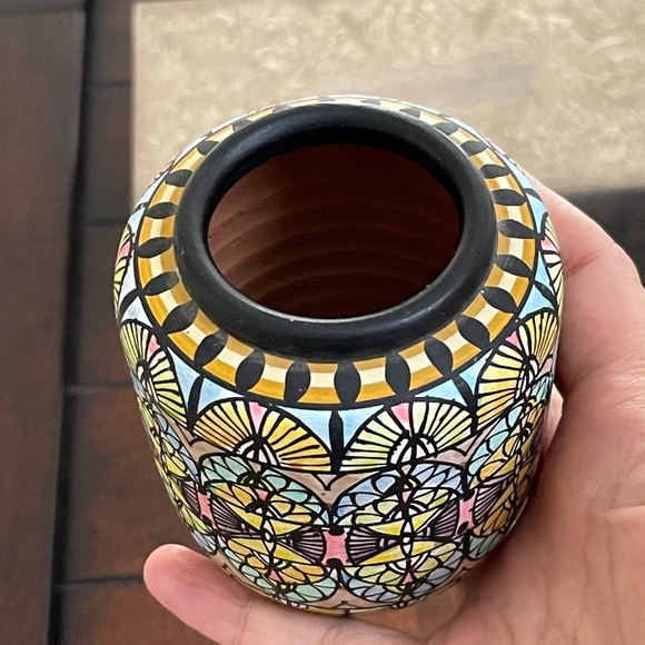 Native American hand painted black rim clay vase - Picture 2 of 8